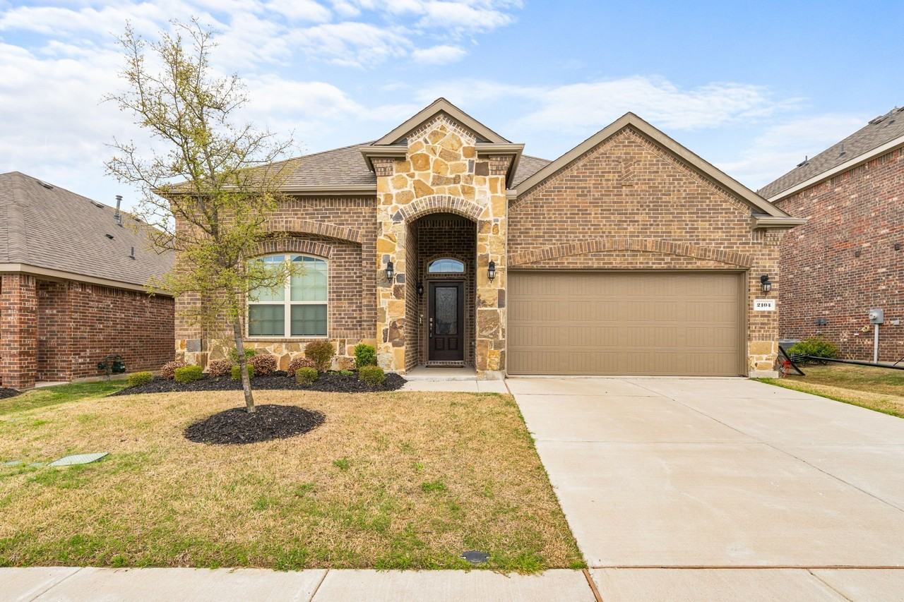 2104 Lake Cliff Dr - Photo 4 of 27