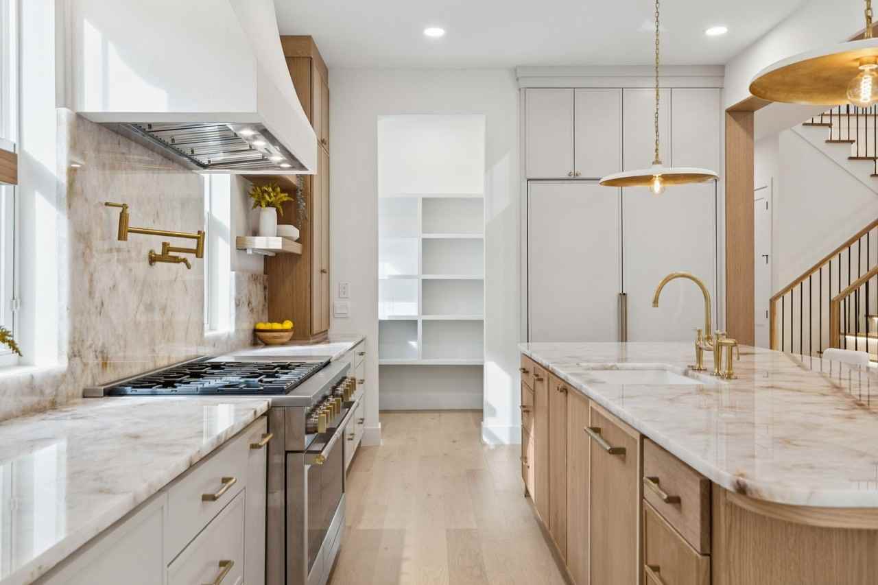2026 Euclid Ave - Photo 3 of 34