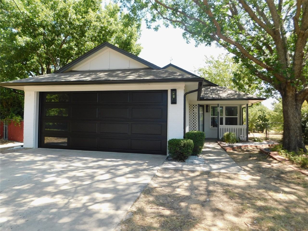 404 Woodson Cir - Photo 2 of 31