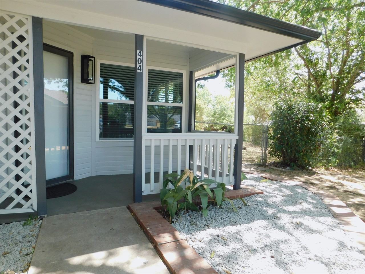 404 Woodson Cir - Photo 4 of 31