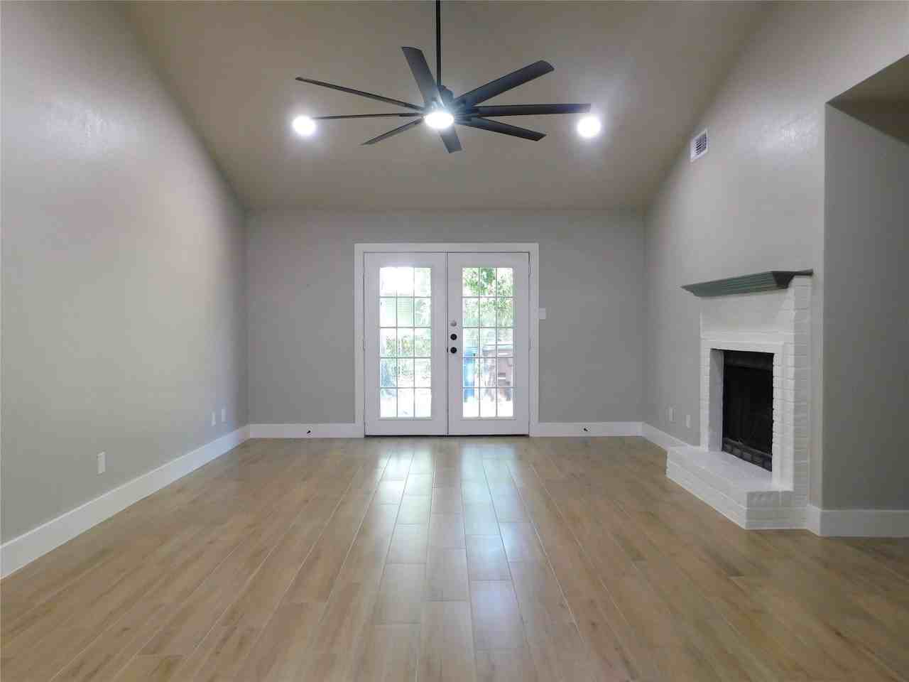 404 Woodson Cir - Photo 6 of 31