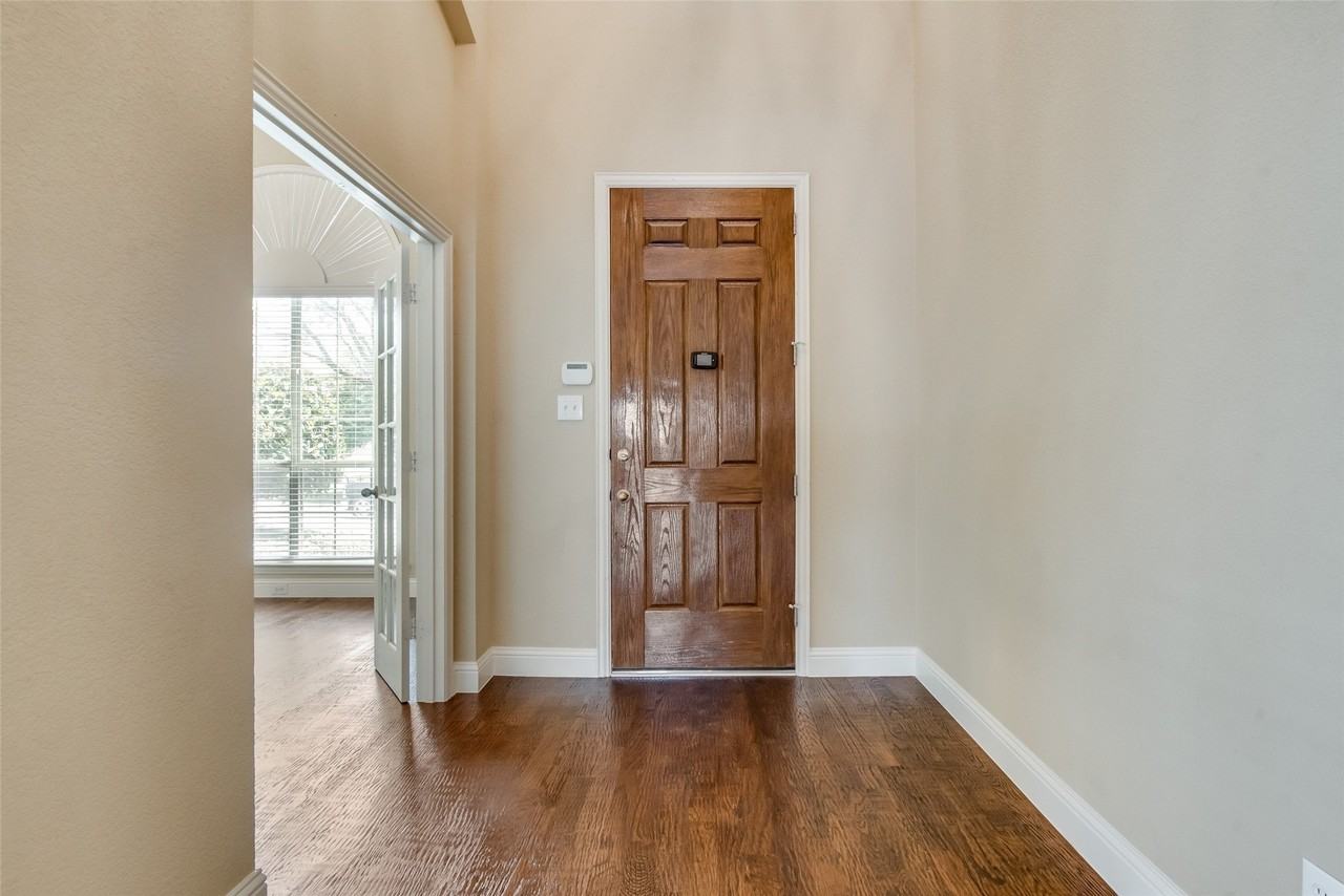 6072 Wallis Dr - Photo 2 of 40