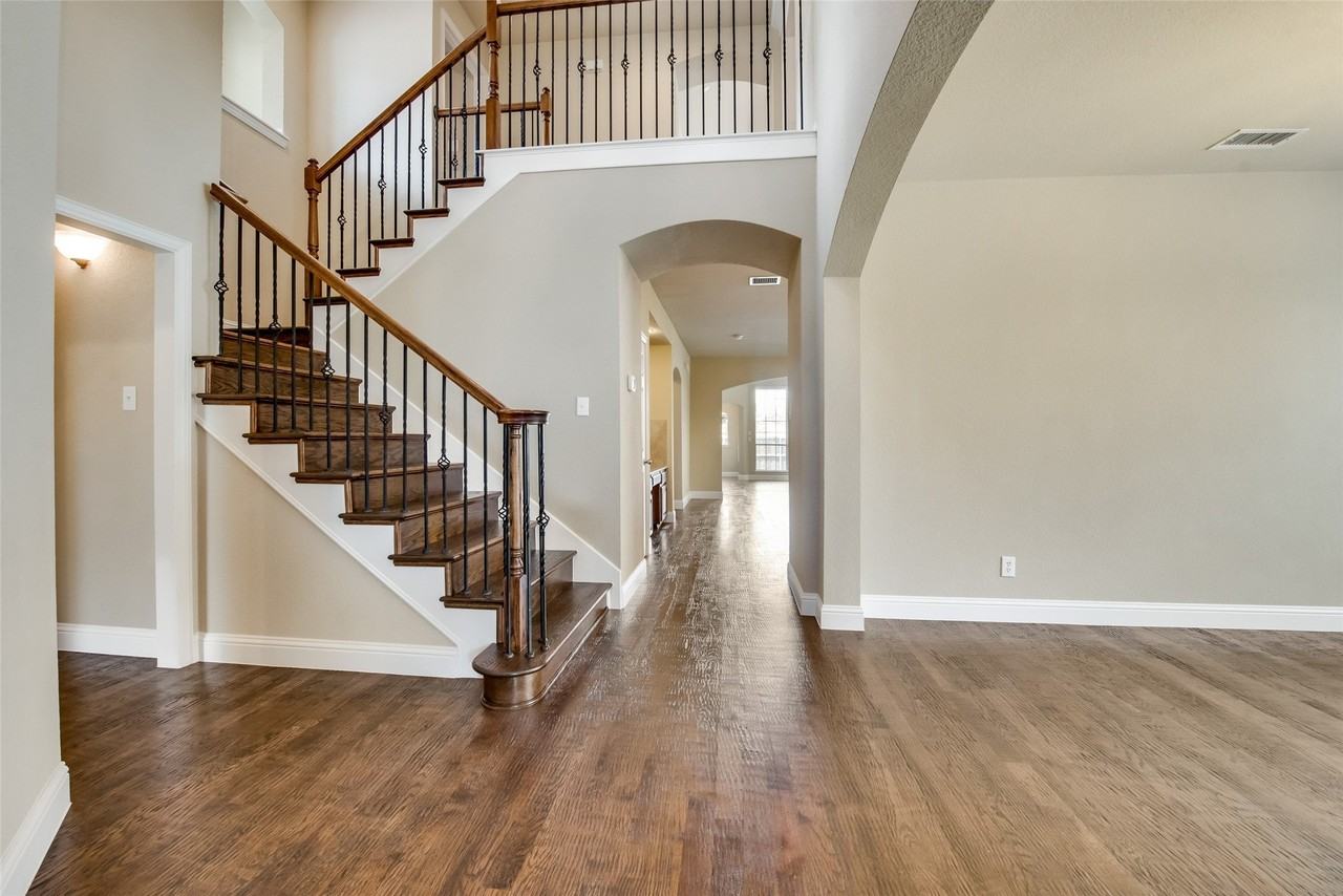 6072 Wallis Dr - Photo 3 of 40