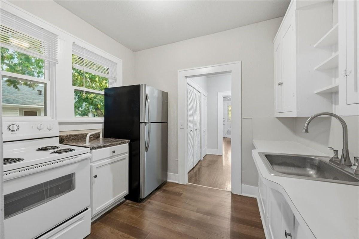 711 Brown St #A - Photo 7 of 13
