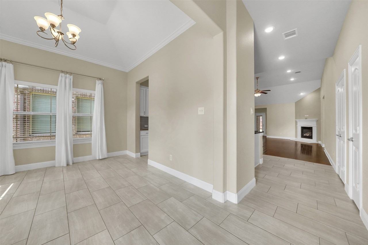 5805 Zinnia Dr - Photo 4 of 31
