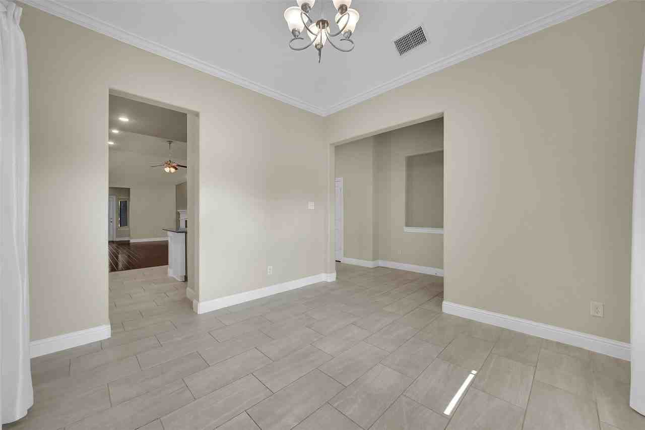 5805 Zinnia Dr - Photo 5 of 31