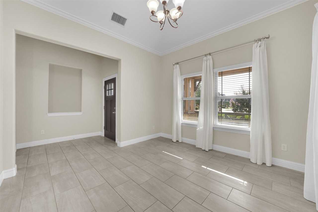 5805 Zinnia Dr - Photo 6 of 31