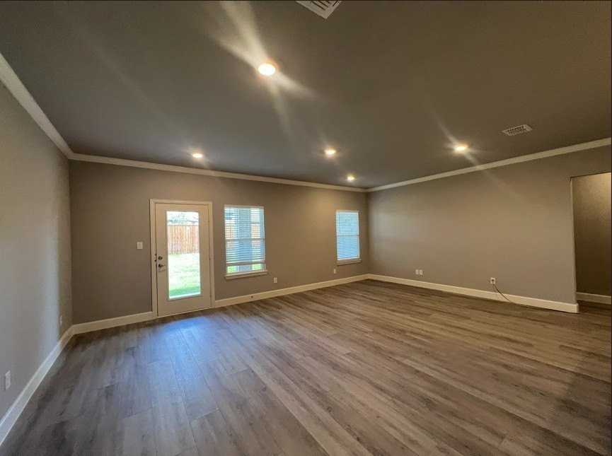 368 Lake Bluff Dr - Photo 2 of 10