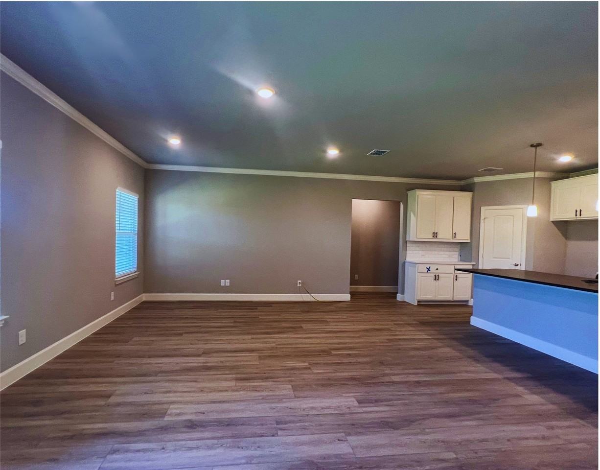 368 Lake Bluff Dr - Photo 3 of 10