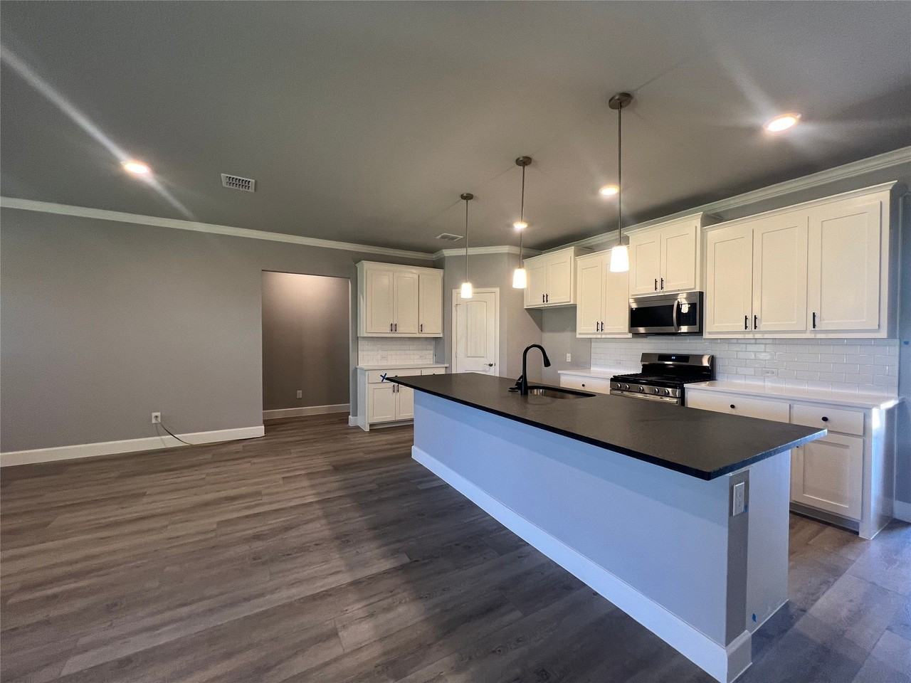 368 Lake Bluff Dr - Photo 4 of 10