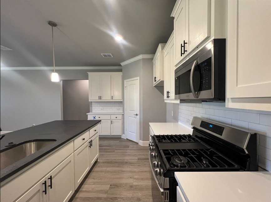 368 Lake Bluff Dr - Photo 5 of 10
