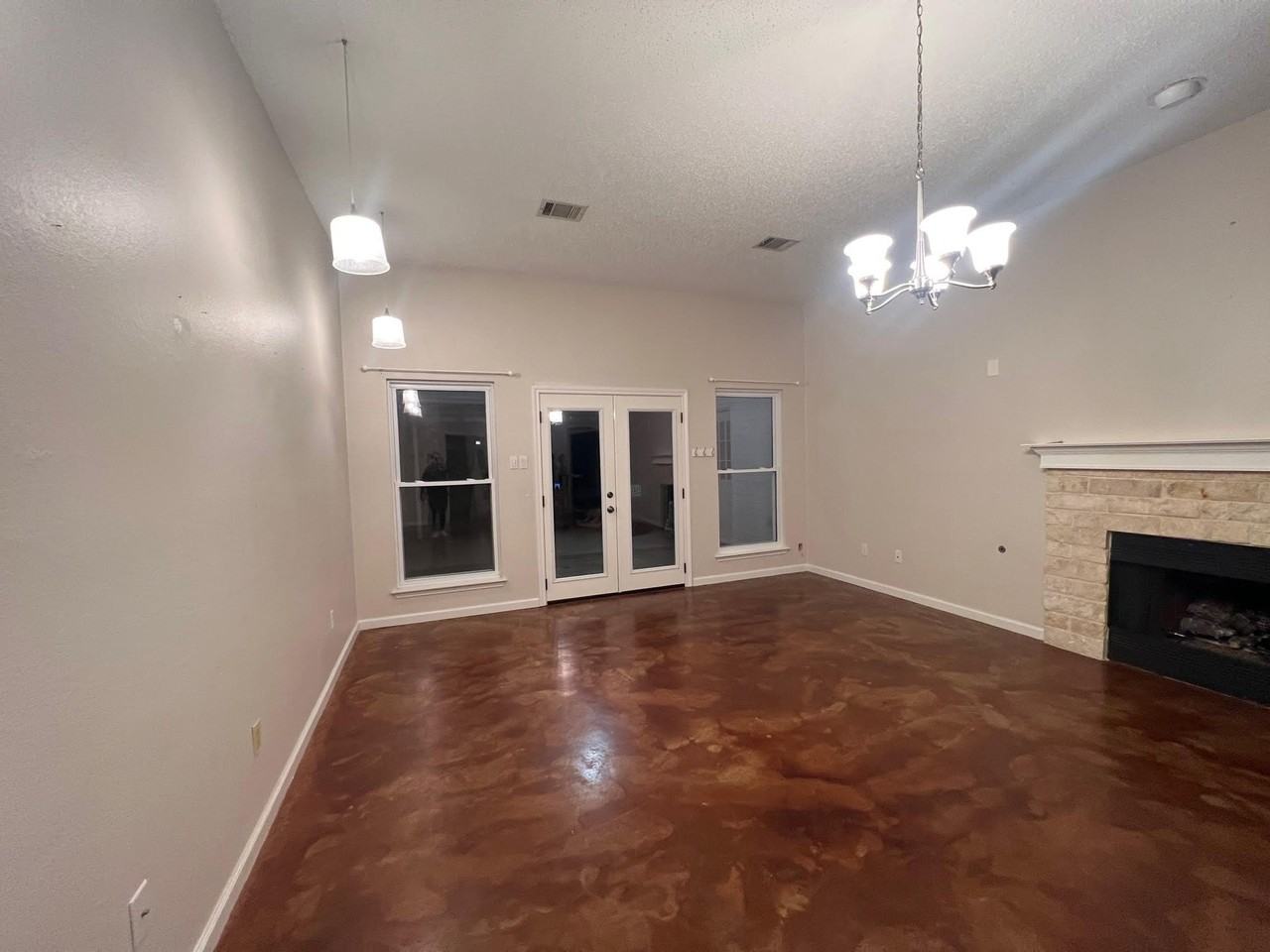 1008 Charter Oak St - Photo 2 of 18