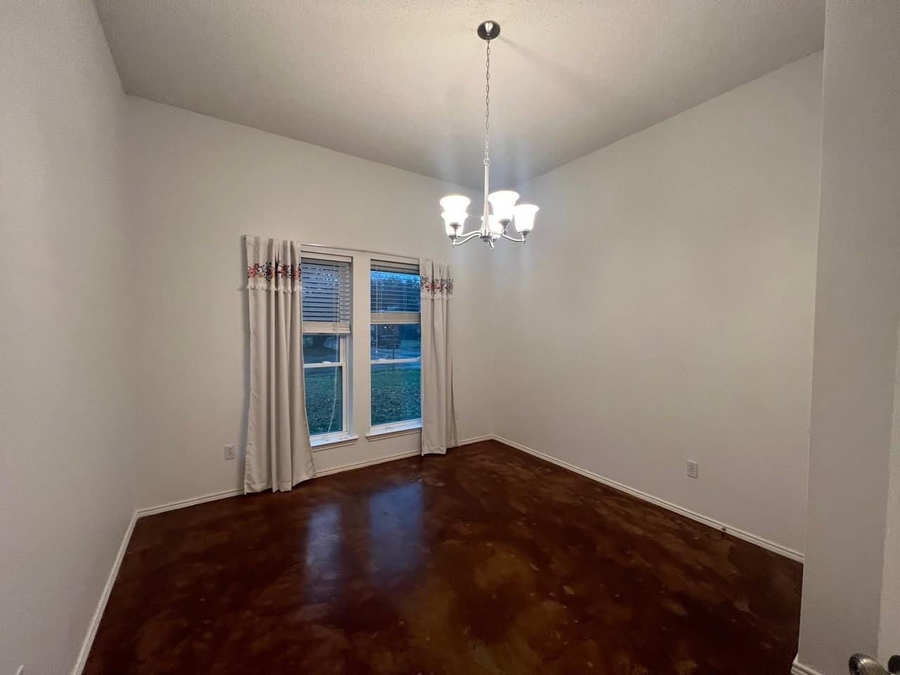 1008 Charter Oak St - Photo 4 of 18