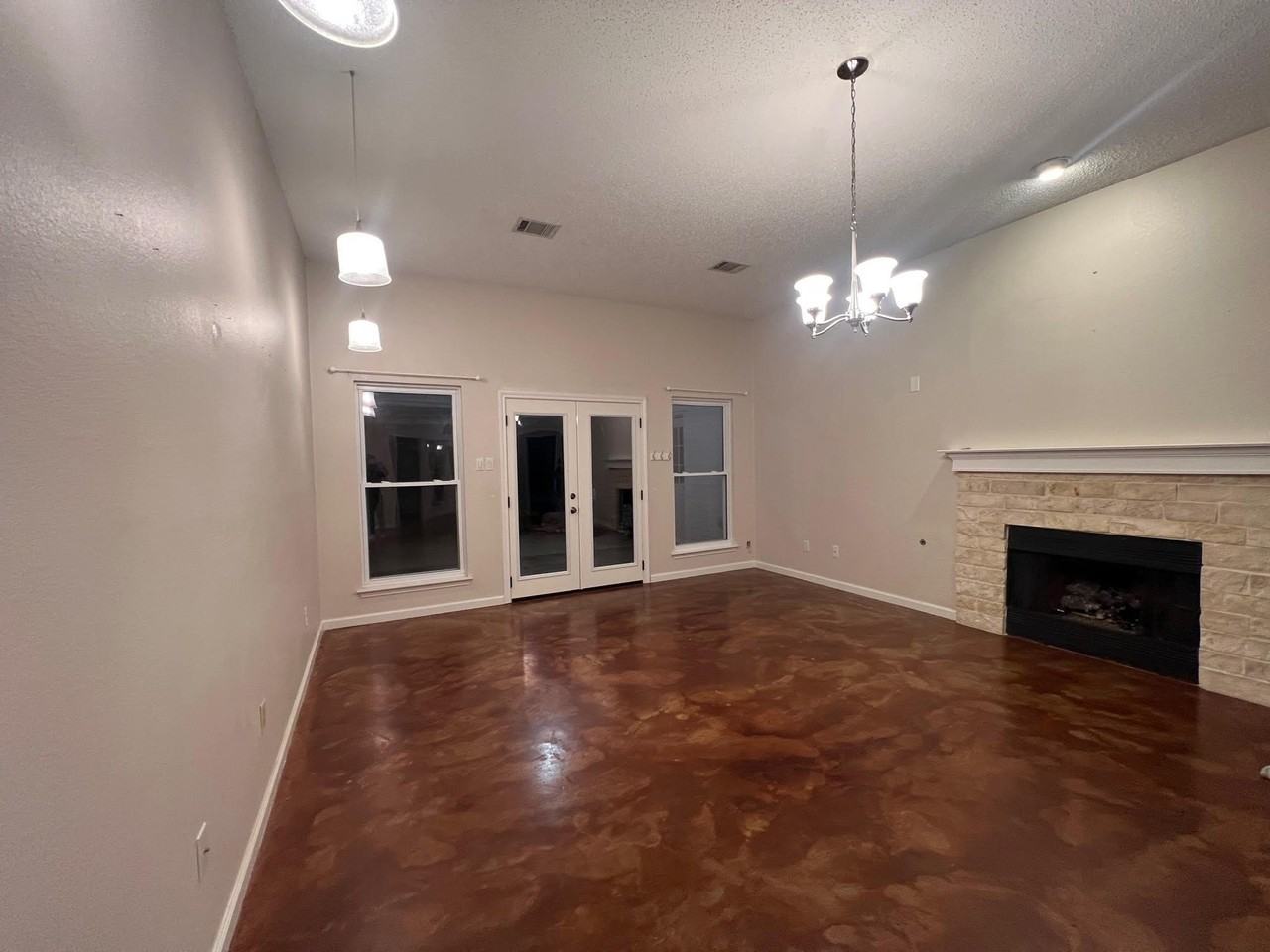 1008 Charter Oak St - Photo 5 of 18