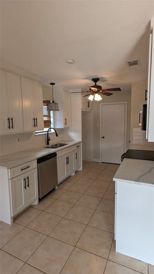 2706 Parkview Dr - Photo 2 of 19