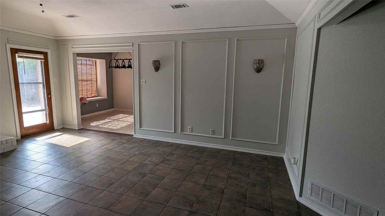 2706 Parkview Dr - Photo 4 of 19