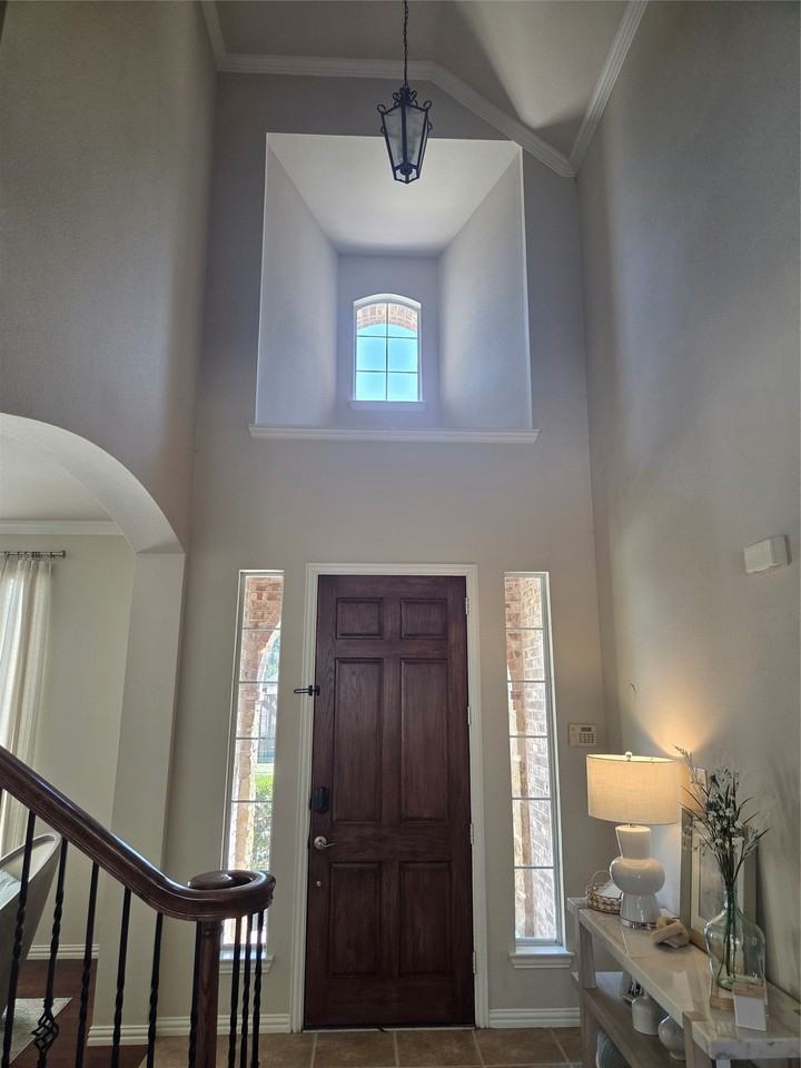 11745 Keystone Dr - Photo 3 of 32