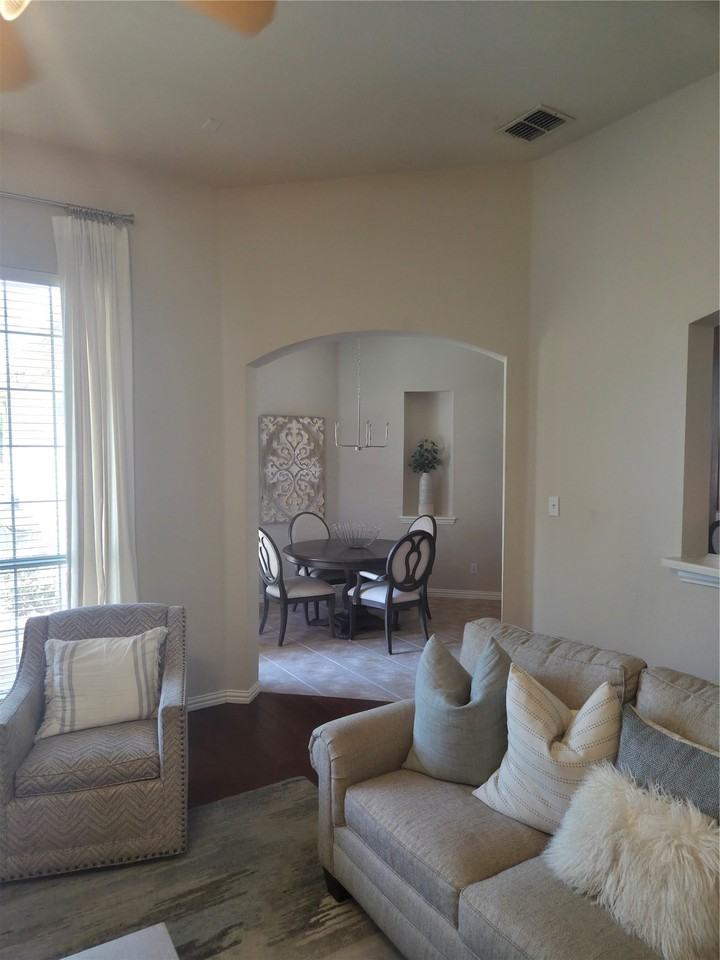 11745 Keystone Dr - Photo 7 of 32
