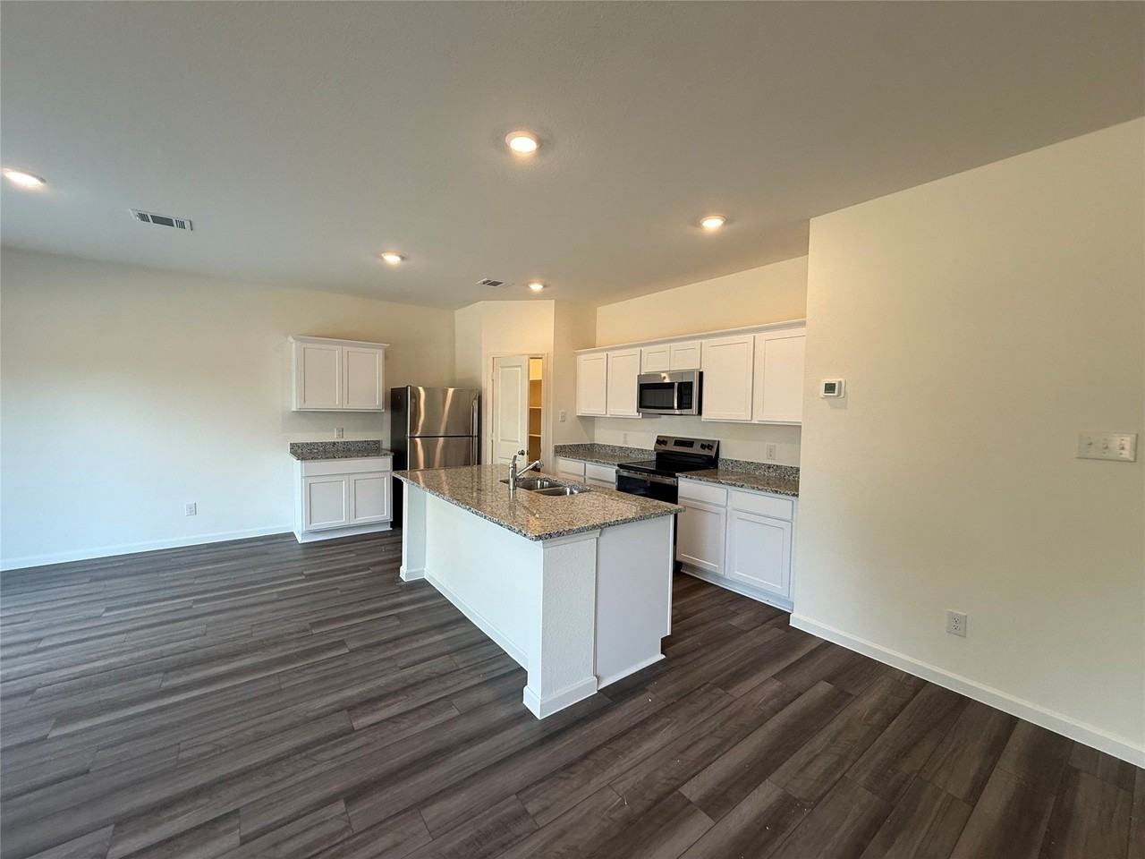 2201 Burnwood St - Photo 7 of 32