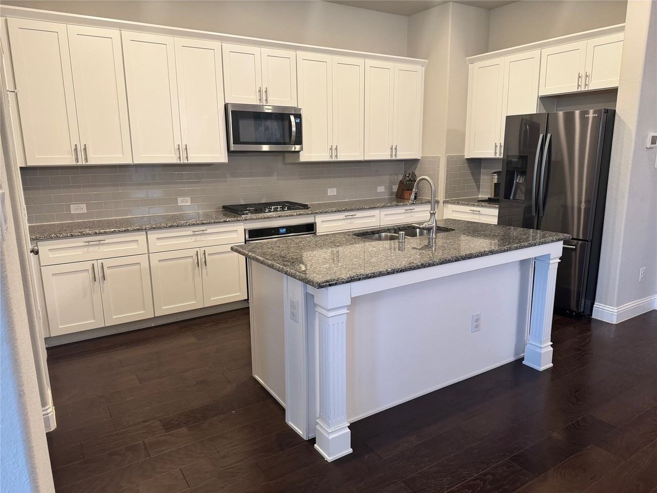1304 Torrent Dr - Photo 3 of 21