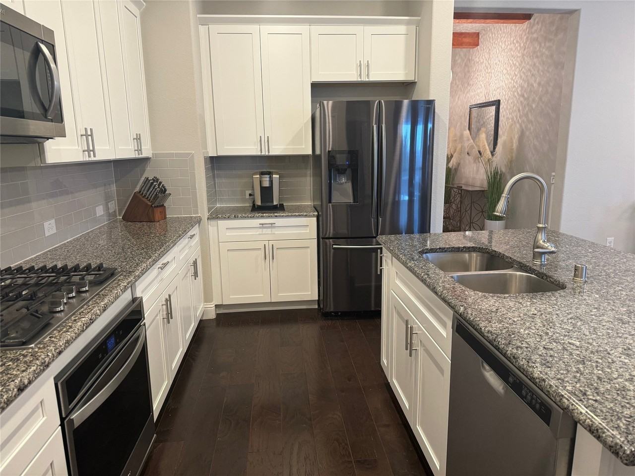 1304 Torrent Dr - Photo 4 of 21