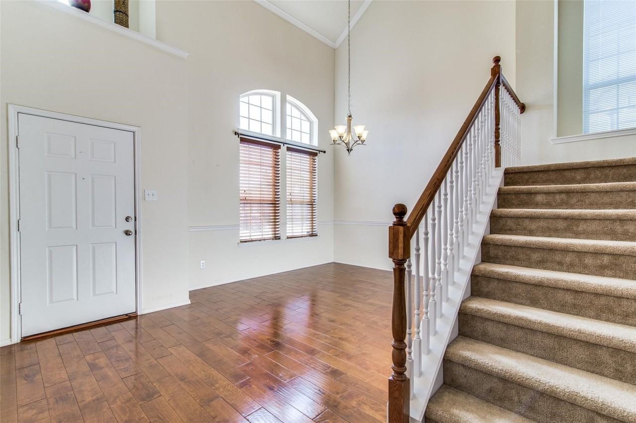 9400 Harrell Dr - Photo 2 of 19