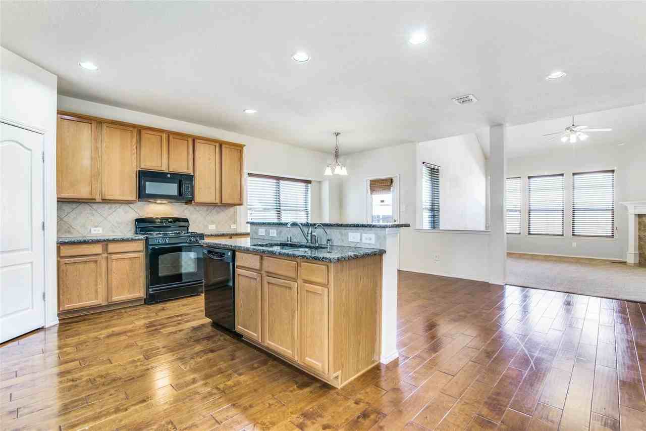 9400 Harrell Dr - Photo 5 of 19