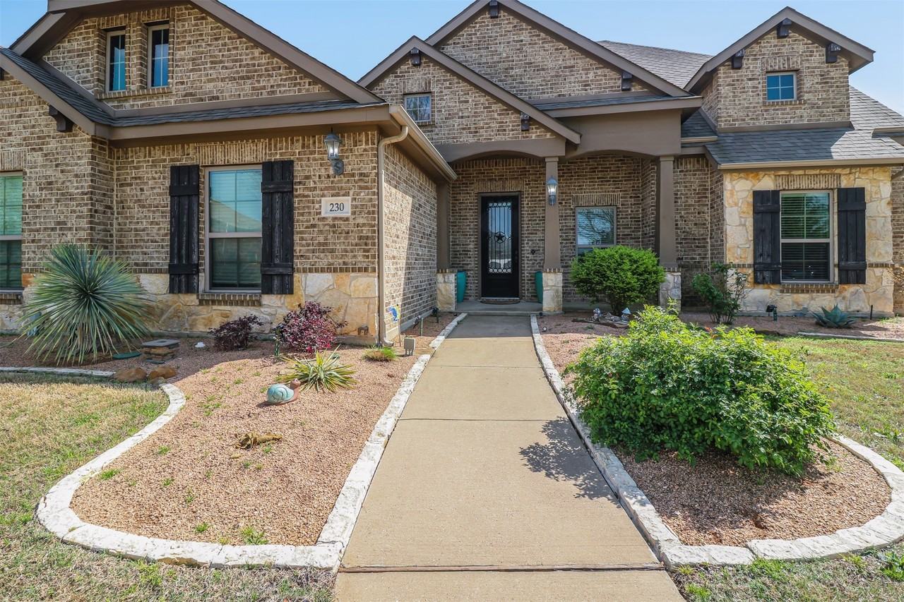 230 Sandy Way - Photo 2 of 40