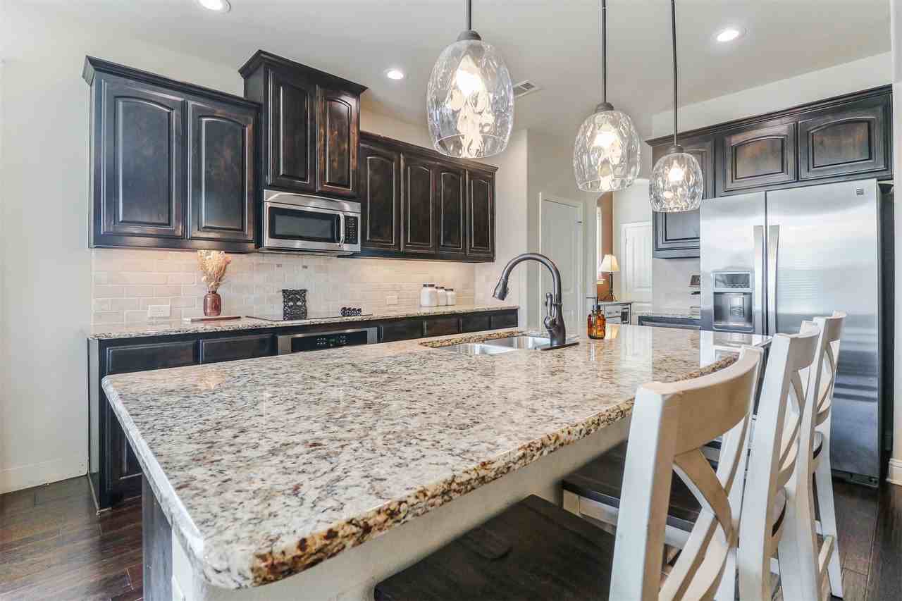 230 Sandy Way - Photo 6 of 40