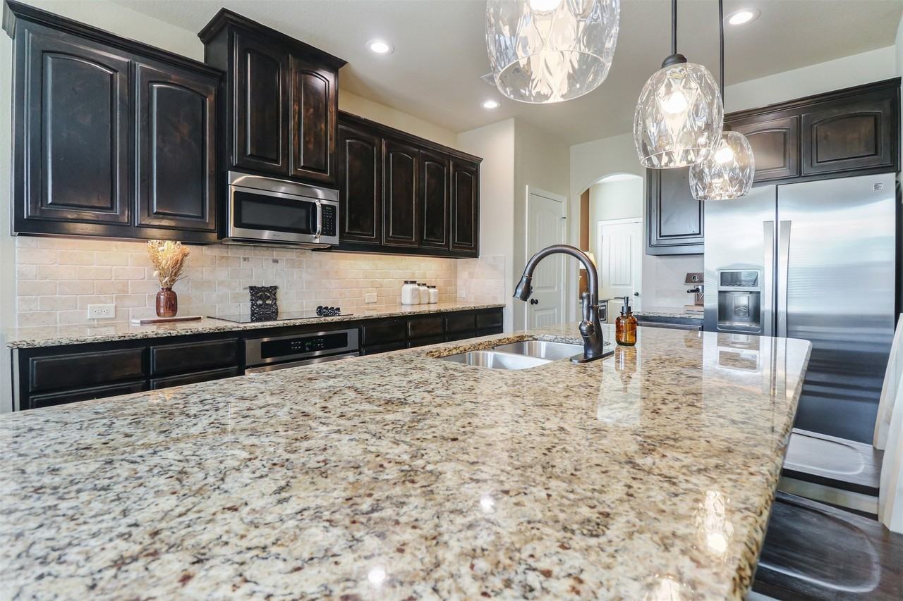230 Sandy Way - Photo 7 of 40