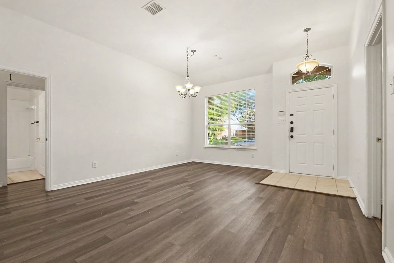 10112 Asheboro St - Photo 4 of 29