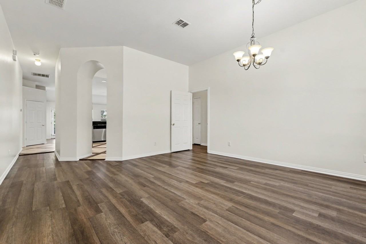 10112 Asheboro St - Photo 5 of 29