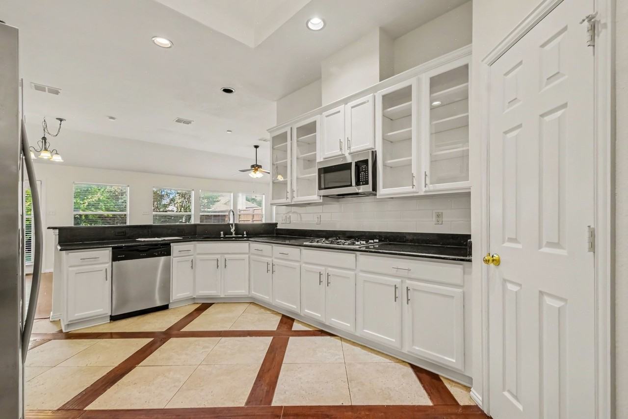 10112 Asheboro St - Photo 7 of 29