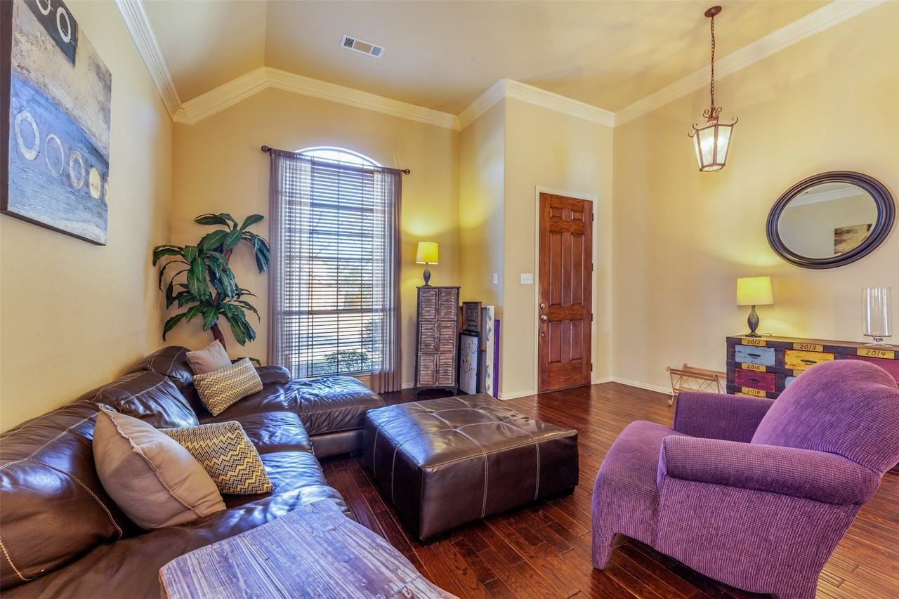920 Fannin Dr - Photo 4 of 40