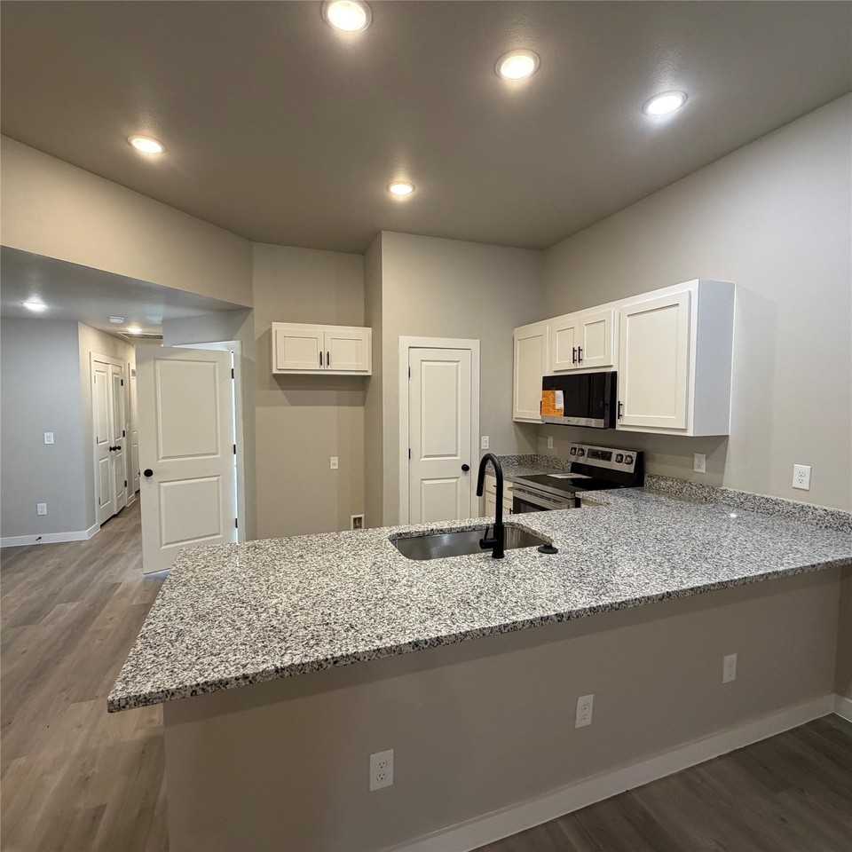 518 Colorado St - Photo 5 of 18