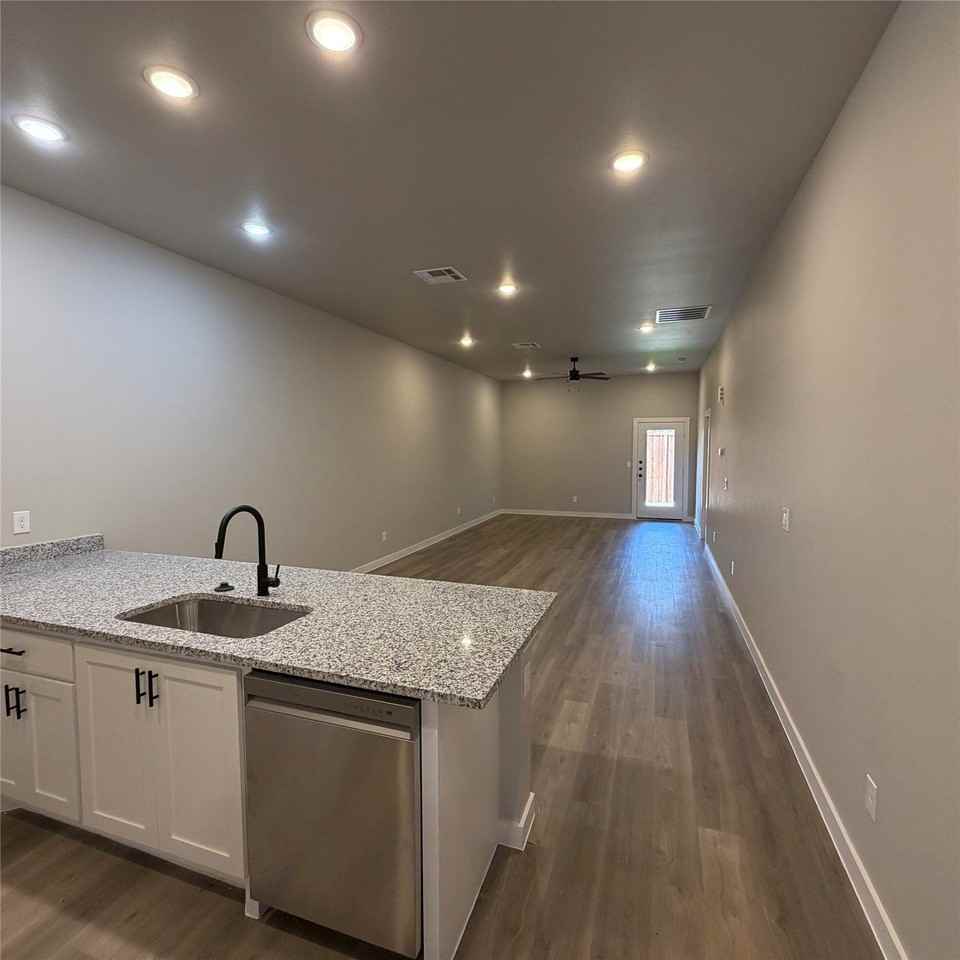 518 Colorado St - Photo 6 of 18