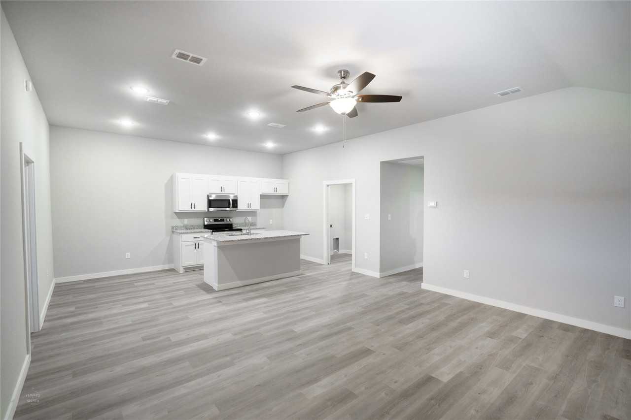 432 Colorado St - Photo 2 of 12