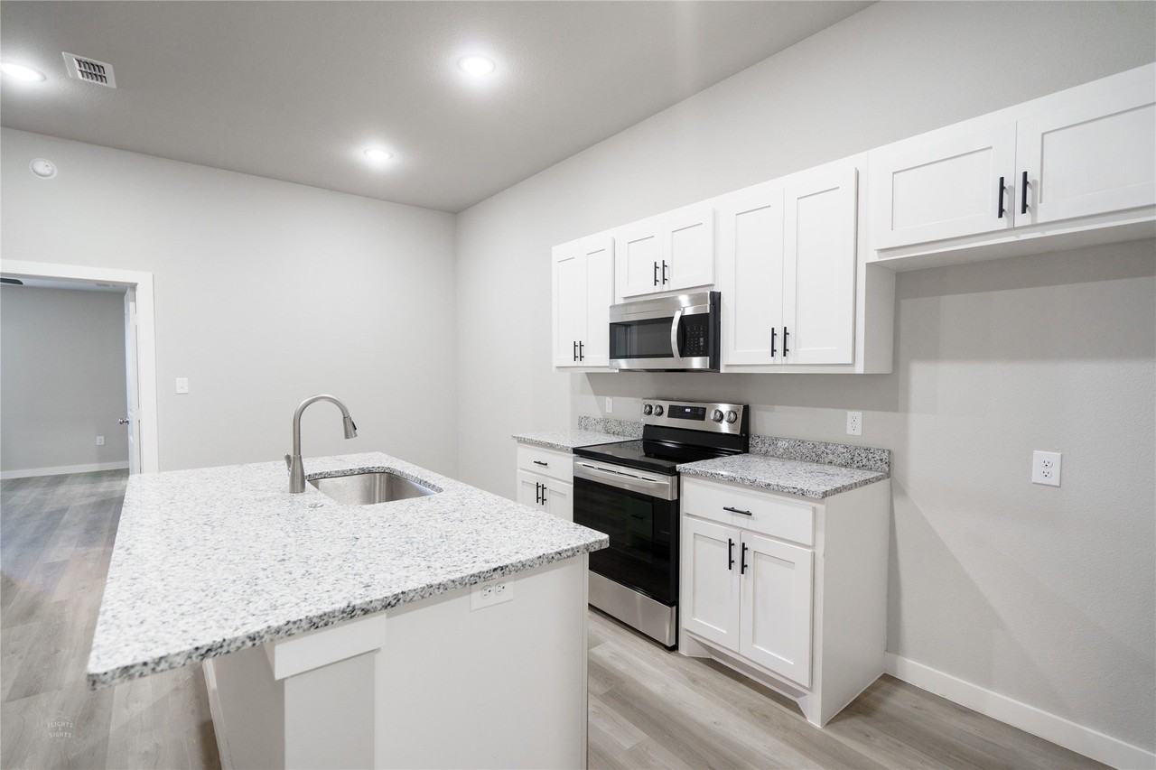 432 Colorado St - Photo 4 of 12