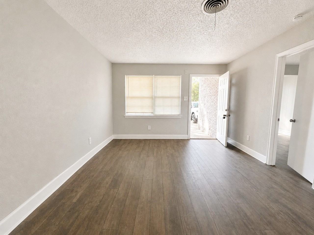 5301 Mansel Ln - Photo 2 of 20