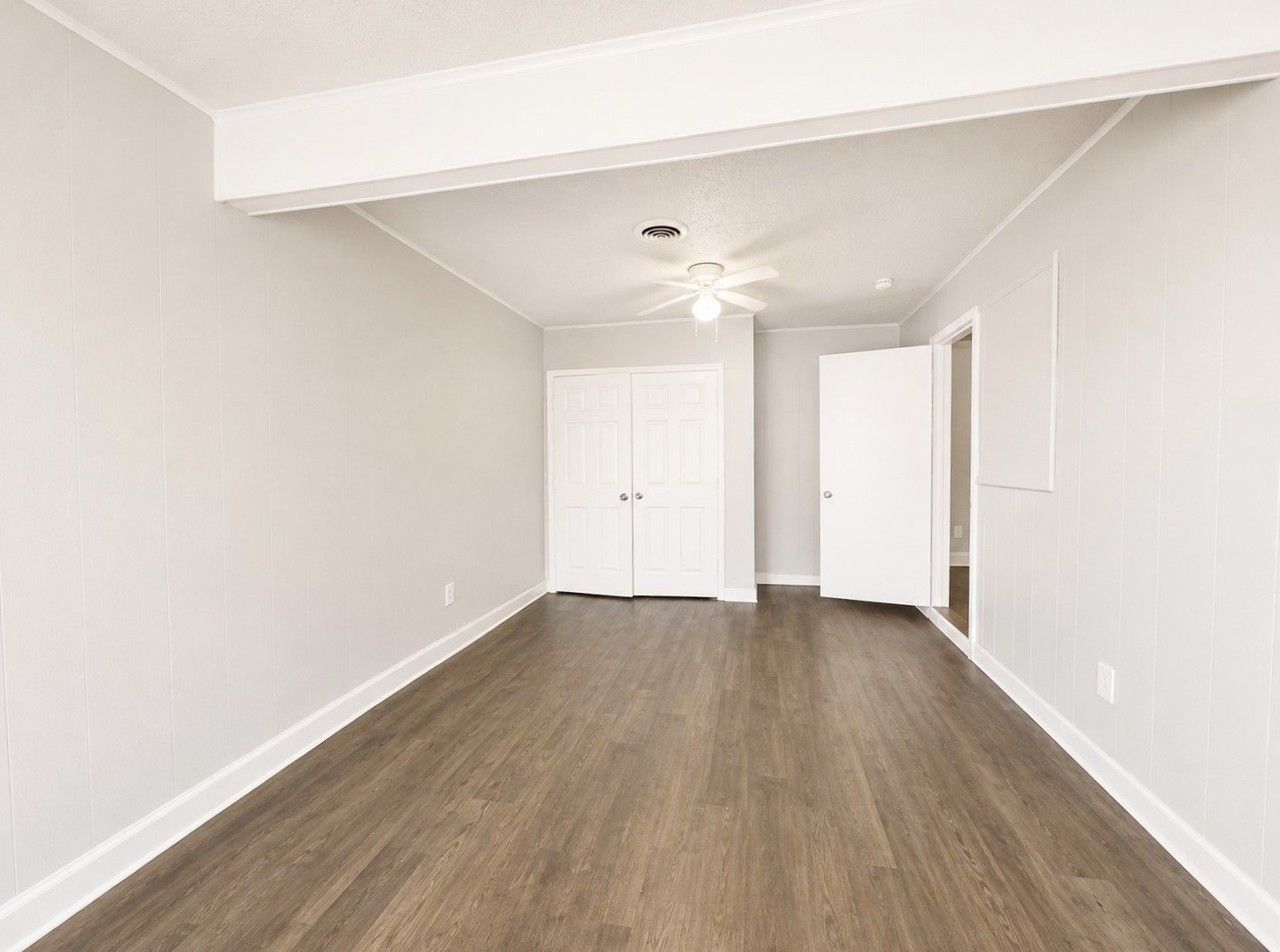 5301 Mansel Ln - Photo 3 of 20