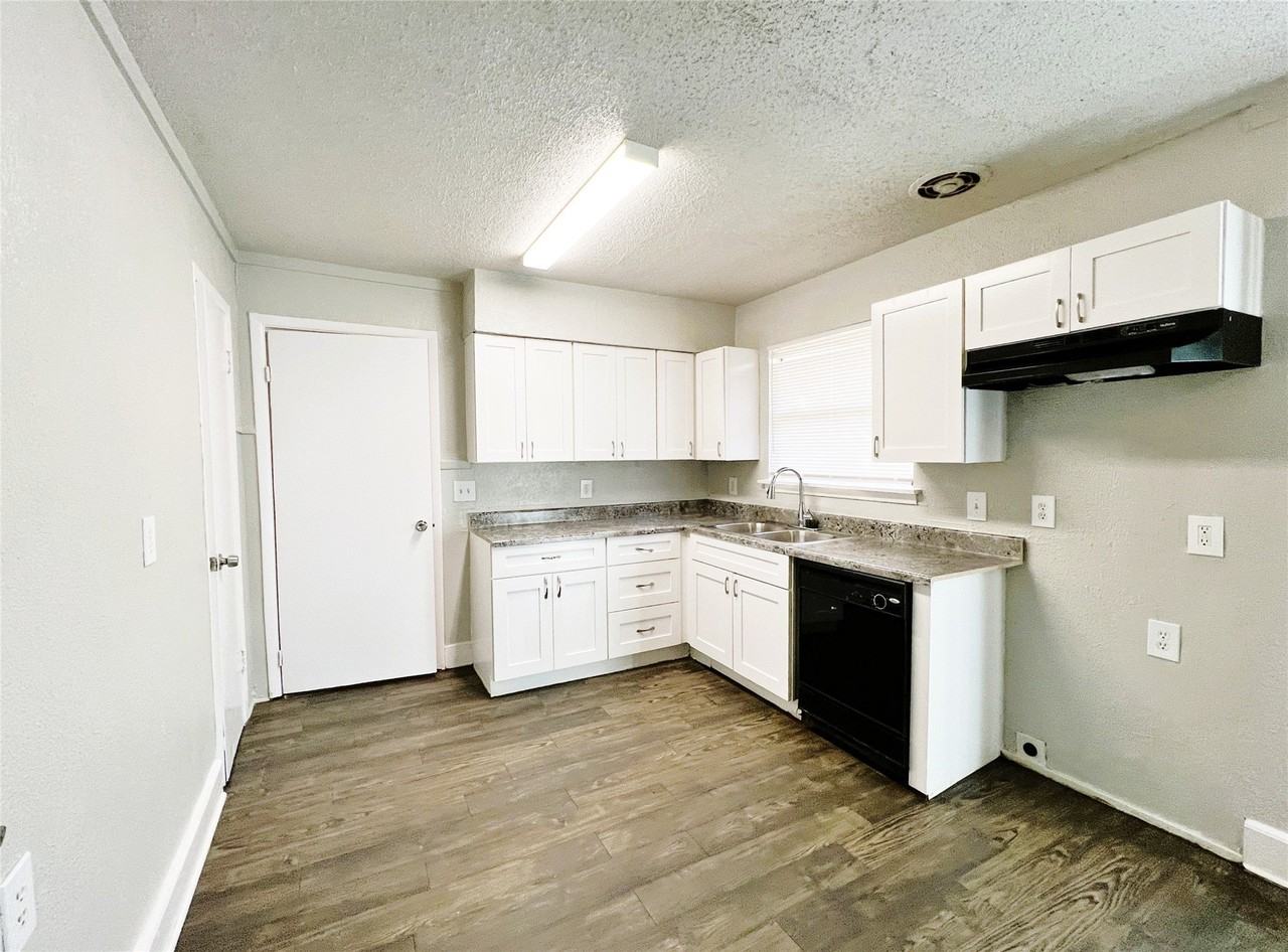 5301 Mansel Ln - Photo 6 of 20