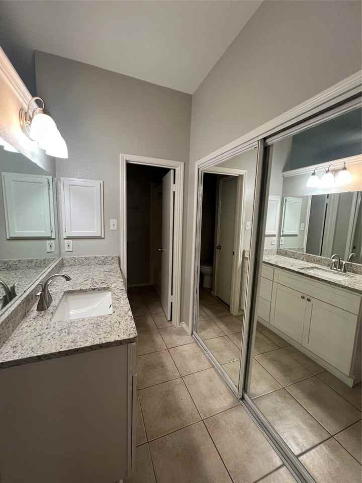 1001 Stableway Ln - Photo 6 of 9