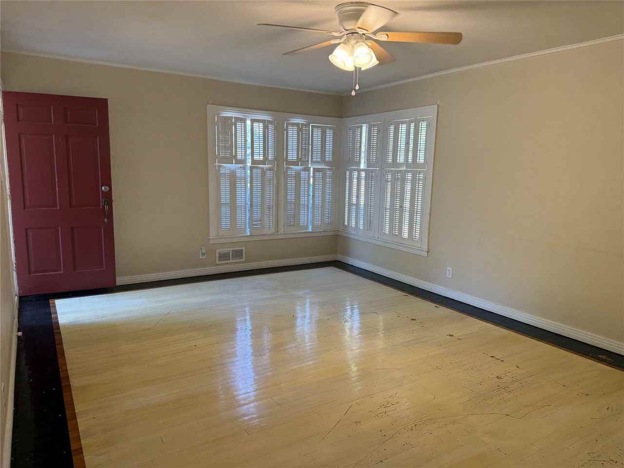 4042 Benbrook St - Photo 5 of 32