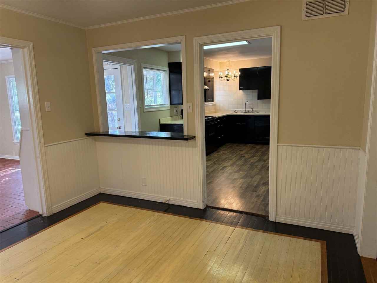 4042 Benbrook St - Photo 7 of 32