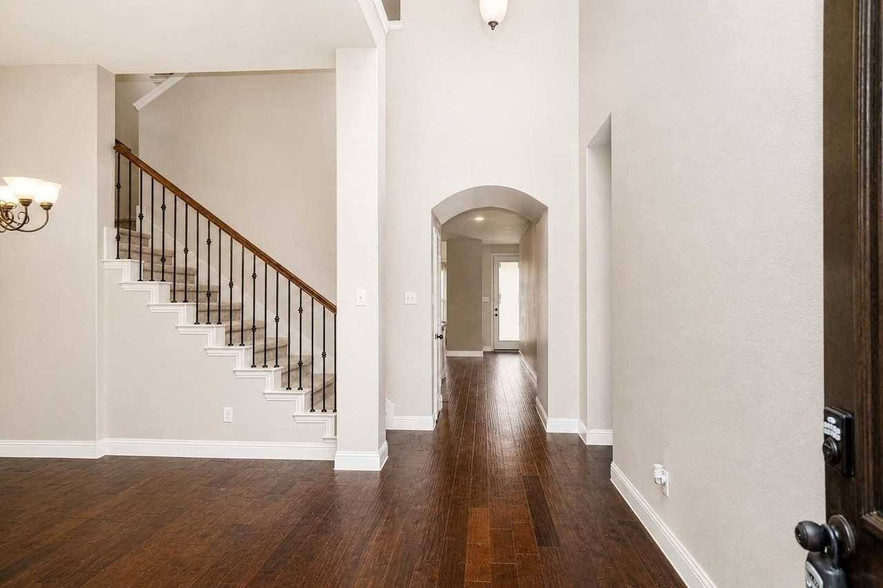 15704 Governors Island Way - Photo 5 of 35