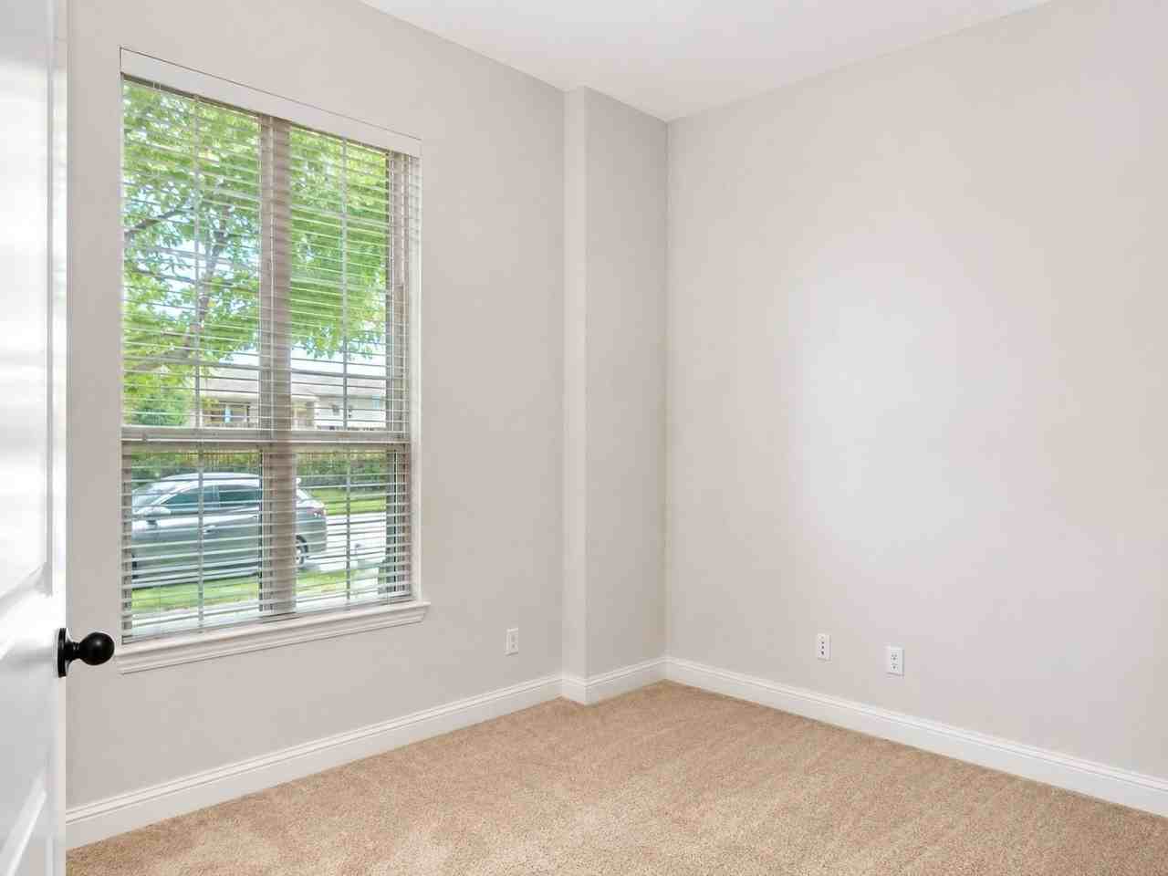 15704 Governors Island Way - Photo 7 of 35