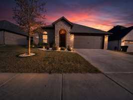 featured image of 332 Paloma St