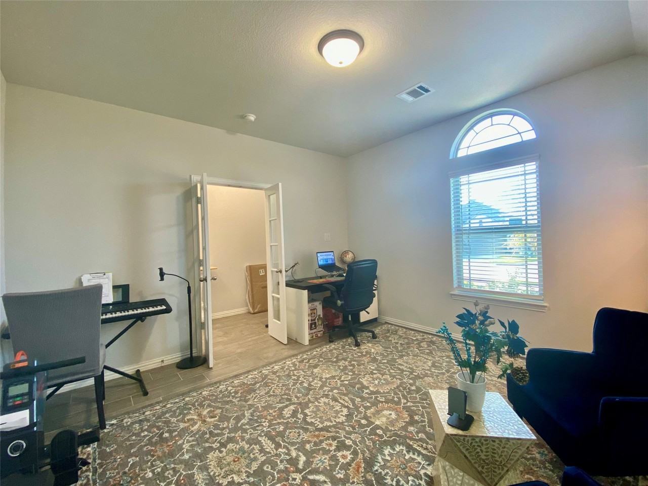 332 Paloma St - Photo 5 of 18