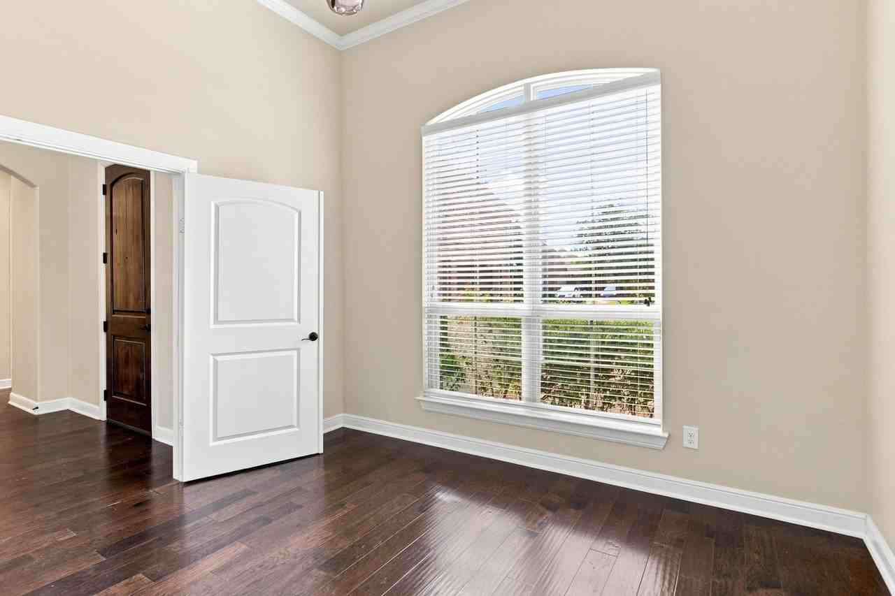1819 Park Highland Way - Photo 4 of 38