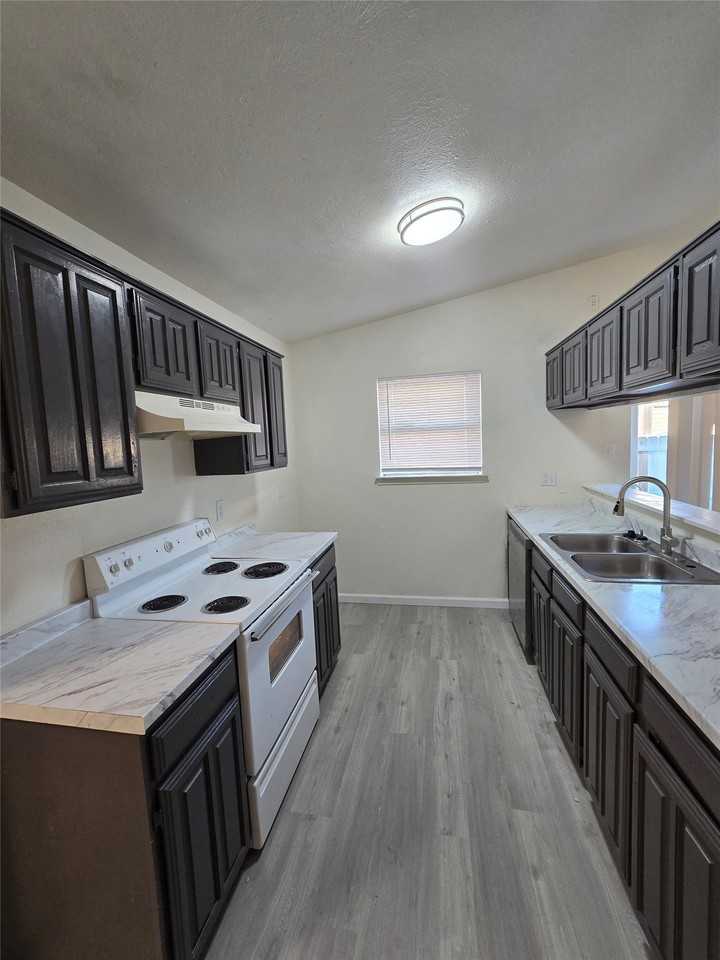 1451 Brook Meadow Cir - Photo 3 of 11